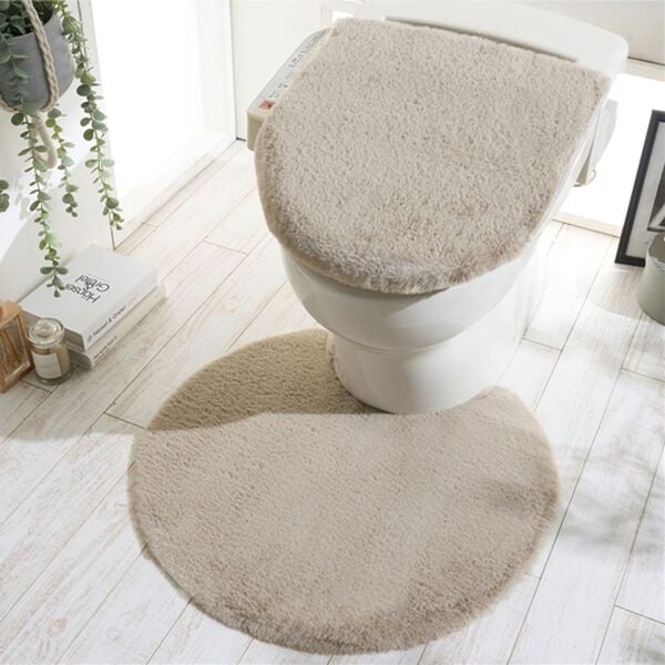 iellio（イエリオ）の「ラビットファー調トイレマット（トイレマット）」｜グレージュ