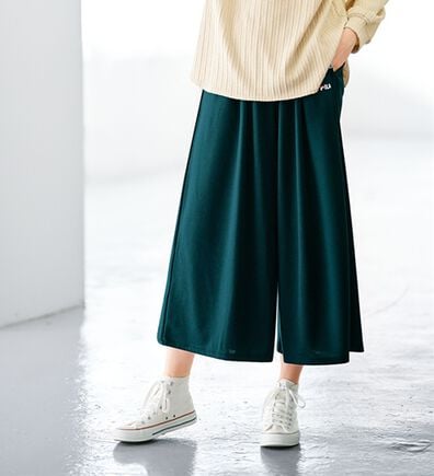 BELLUNA（ベルーナ）の「＜ＦＩＬＡ＞裏起毛ポンチ素材タック使いガウチョパンツ（ワイドパンツ・ガウチョ）」