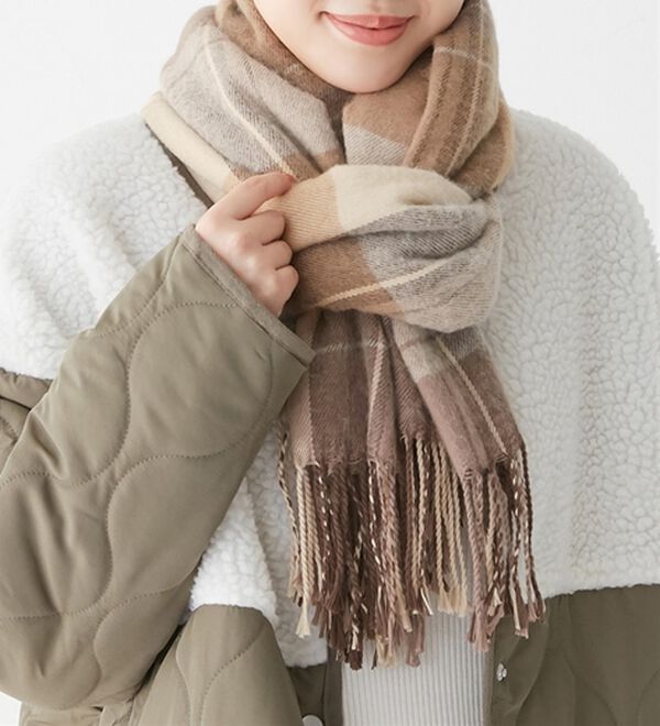 Viola e Viola（ヴィオラ エ ヴィオラ）の「クリーミータッチストール（ストール・スカーフ・マフラー）」｜ベージュ