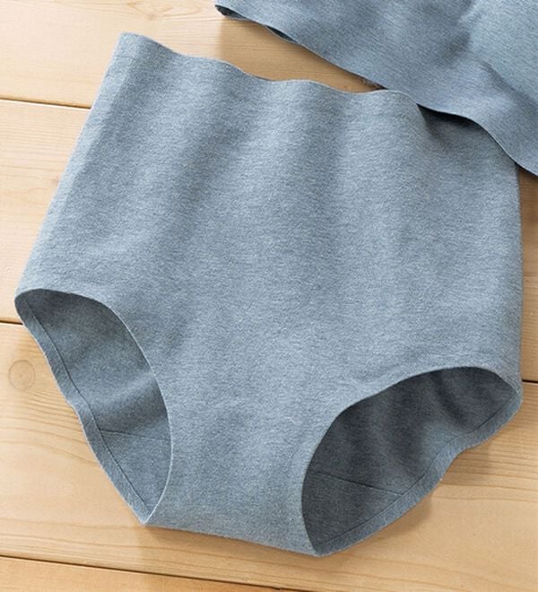 LAVIENNE（ラヴィエンヌ）の「【綿９５％＆縫い目ゼロ】締め付けにくいスーピタブラ・ショーツ（別売）（ブラジャー）」｜詳細画像