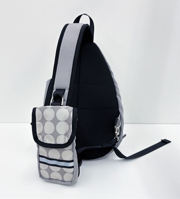 BELLUNA（ベルーナ）の「気がきく小回り優秀ボディバッグ（リュック）」｜グレー(ポケット取り外し可)