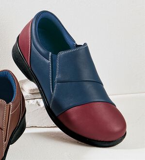 BELLUNA（ベルーナ）の「ゆったり５Ｅ配色美的ラインシューズ（スリッポン）」｜ネイビー