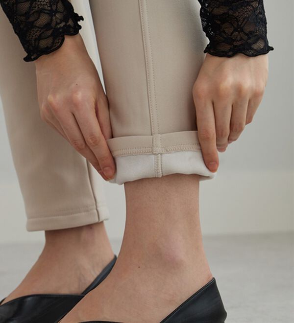 BELLUNA（ベルーナ）の「マシュマロみたいな裏ベロアなめらかストレッチパンツ（フルレングスパンツ）」｜詳細画像