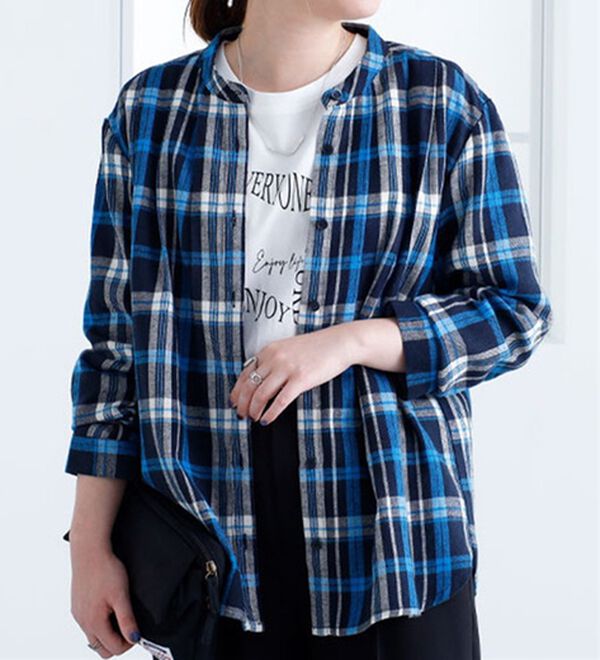 BELLUNA（ベルーナ）の「タック使いチェック柄ブラウス（ブラウス）」｜ネイビーＸブルー