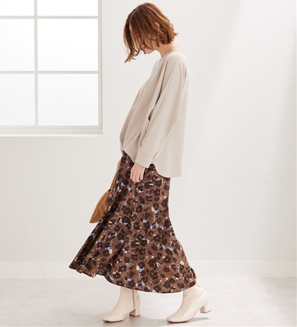 BELLUNA（ベルーナ）の「【新色追加】【2点セット】ネックレス付裾タックデザインプルオーバー（カットソー）」｜詳細画像