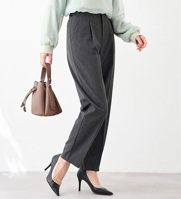 BELLUNA（ベルーナ）の「こっそりおなかがラクラク！ボタン使いウエスト調整テーパードパンツ（テーパードパンツ）」｜詳細画像