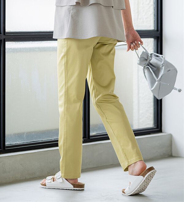 BELLUNA（ベルーナ）の「サラリ速乾！綿サテンストレッチカラーパンツ（フルレングスパンツ）」｜詳細画像