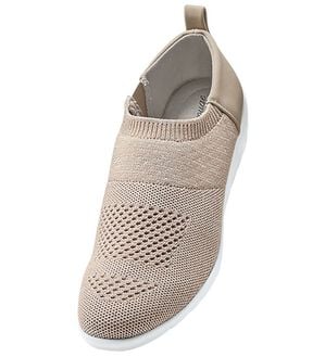 BELLUNA（ベルーナ）の「ニット素材軽量柔らかクッションシューズ（スリッポン）」｜ベージュ