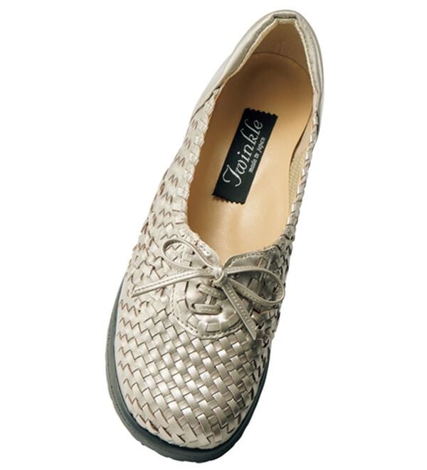 BELLUNA（ベルーナ）の「牛革５Ｅメッシュウォーキングシューズ（フラットシューズ）」｜シルバー