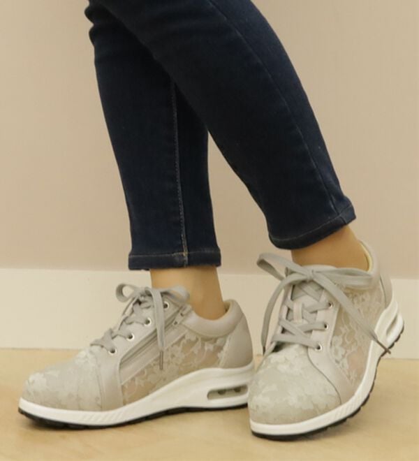 BELLUNA（ベルーナ）の「５Ｅレース使いエアースニーカー（スニーカー）」｜詳細画像