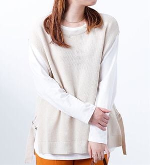 BELLUNA（ベルーナ）の「Ｄカン使いカラーニットベスト（ベスト）」｜アイボリー