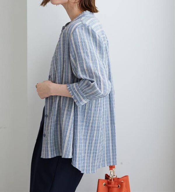 BELLUNA（ベルーナ）の「【お気軽シャツ】ぽこぽこ素材衿＆袖フリルデザインブラウス（ブラウス）」｜詳細画像