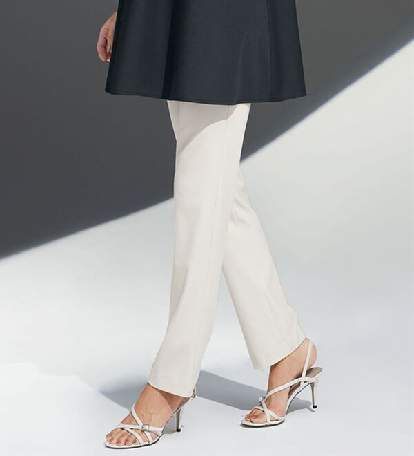 BELLUNA（ベルーナ）の「汚れが落ちやすい白！ストレートパンツ（フルレングスパンツ）」｜詳細画像