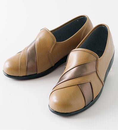 BELLUNA（ベルーナ）の「日本製やわらか素材の配色パンプス（パンプス）」