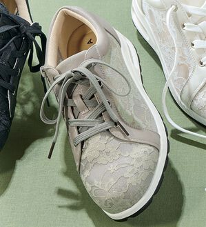 BELLUNA（ベルーナ）の「５Ｅレース使いエアースニーカー（スニーカー）」｜グレー