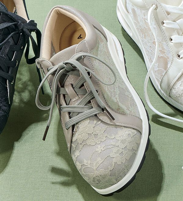 BELLUNA（ベルーナ）の「５Ｅレース使いエアースニーカー（スニーカー）」｜グレー