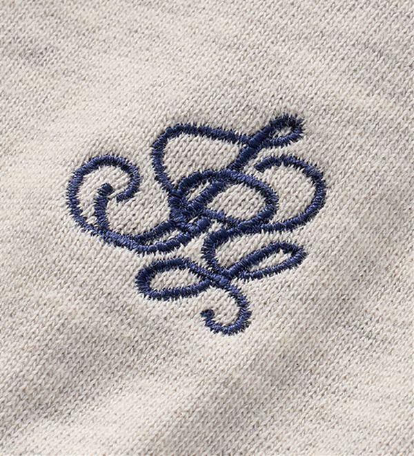 BELLUNA（ベルーナ）の「袖ワンポイント刺しゅう裏毛プルオーバー（カットソー）」｜詳細画像