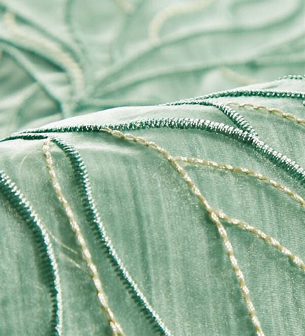 BELLUNA（ベルーナ）の「涼やかな透け感花柄刺しゅうブラウス（ブラウス）」｜詳細画像