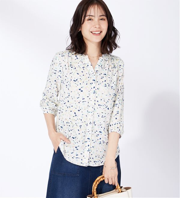 BELLUNA（ベルーナ）の「レーヨン素材ギャザー使いプリントブラウス（ブラウス）」｜アイボリー系幾何柄