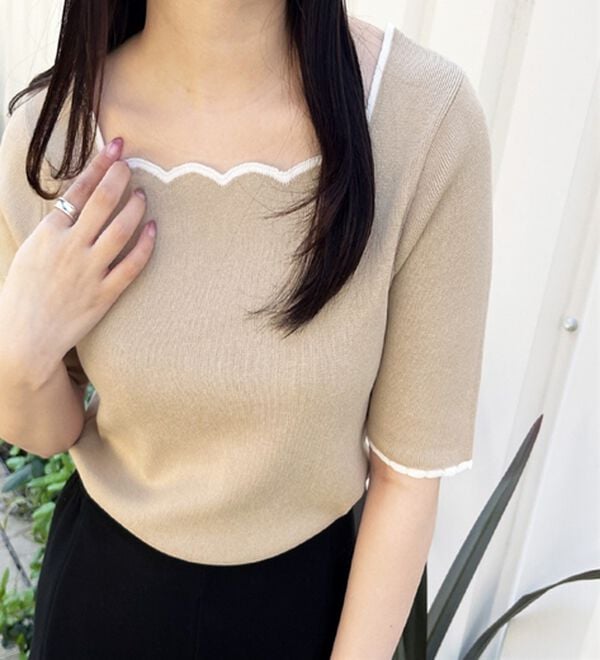 GeeRA（ジーラ）の「配色スカラップ５分袖ニット（ニット・セーター）」｜グレージュ