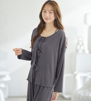 YU'NOW（ユナウ）の「＜リボンカーデ&times;ロングパンツ＞ぷるるん谷間のルームウエア３点セット（パジャマ・ルームウェア）」｜詳細画像