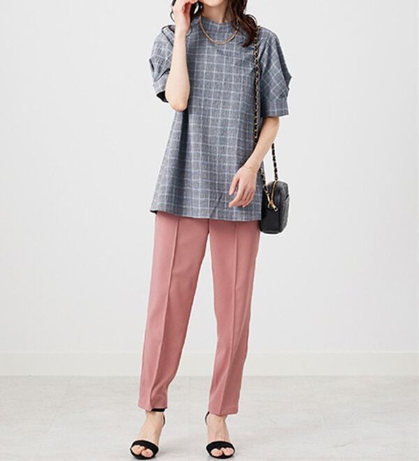 BELLUNA（ベルーナ）の「サッカー素材後ろボタンデザインブラウス（ブラウス）」｜詳細画像