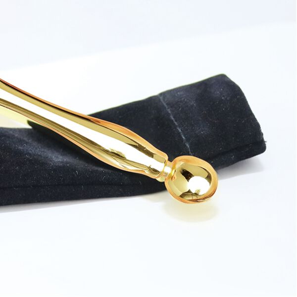 「気になる部分をピンポイントでほぐして流す。携帯サイズの美顔スティック1（コスメ・メイク小物）」｜1