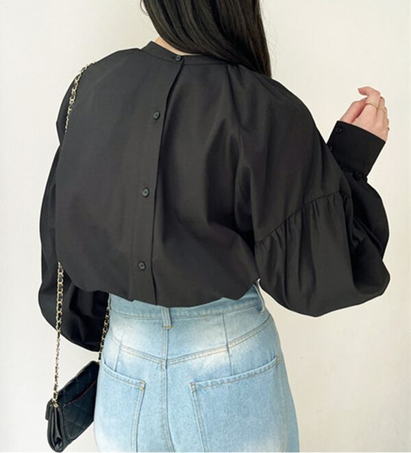 GeeRA（ジーラ）の「前後２ｗａｙバンドカラーパフスリーブブラウス（ブラウス）」｜詳細画像