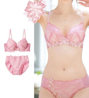 LAVIENNE（ラヴィエンヌ）の「【ラヴィモア】ときめき気分の脇すっきりブラ・ショーツ（別売）（ブラジャー）」｜ピンク