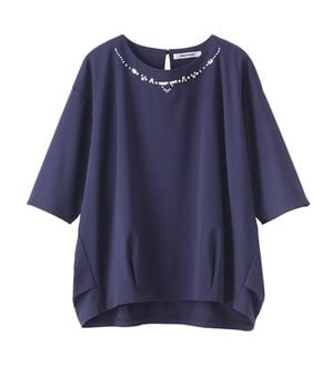 BELLUNA（ベルーナ）の「ビジュー使いドルマンプルオーバー（カットソー）」｜ネイビー