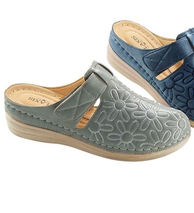 BELLUNA（ベルーナ）の「刺しゅうデザイン柔らかソールミュール（サンダル・ミュール）」