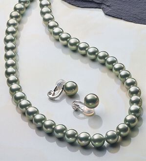 BELLUNA（ベルーナ）の「【２点セット】＜ＹＵＭＩ　ＫＡＴＳＵＲＡプロデュース＞着脱簡単シェルパール２点セット（ネックレス・ペンダント）」｜グレー