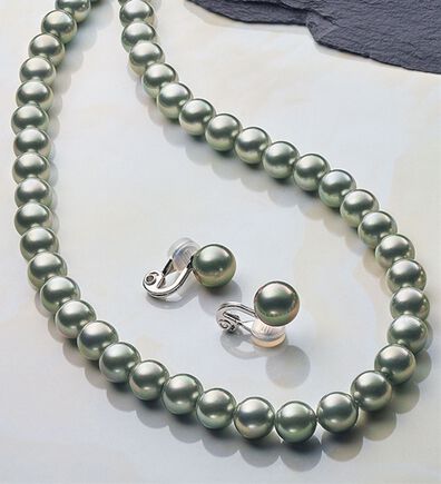 BELLUNA（ベルーナ）の「【２点セット】＜ＹＵＭＩ　ＫＡＴＳＵＲＡプロデュース＞着脱簡単シェルパール２点セット（ネックレス・ペンダント）」