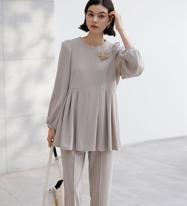 GeeRA（ジーラ）の「【２点セット】２ＷＡＹプリーツ切替ブラウスセットアップ（ブラウススーツ）」｜詳細画像