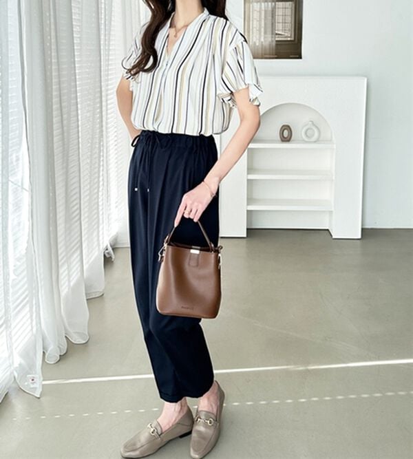 GeeRA（ジーラ）の「【再入荷】サラサラ涼しい！着やせも叶うフレアー袖ブラウス（ブラウス）」｜詳細画像