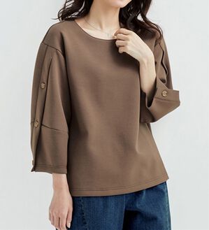 BELLUNA（ベルーナ）の「リサイクルポリエステル混プルオーバー（カットソー）」｜カカオ
