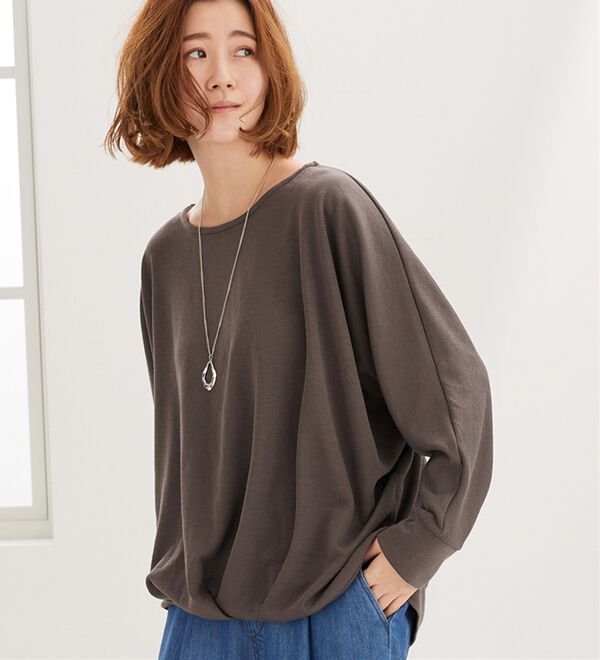 BELLUNA（ベルーナ）の「【新色追加】【2点セット】ネックレス付裾タックデザインプルオーバー（カットソー）」｜詳細画像