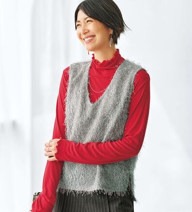 BELLUNA（ベルーナ）の「スパンコール入り！軽やかシャギーＶネックベスト（カットソー）」