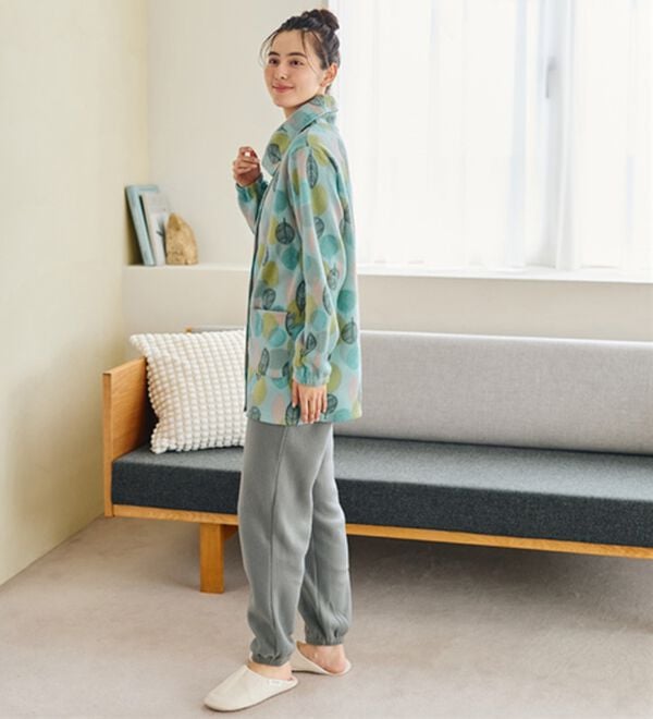 LAVIENNE（ラヴィエンヌ）の「【首元までぬくぬく】ソフトでかるぽかフリースパジャマ（パジャマ・ルームウェア）」｜詳細画像