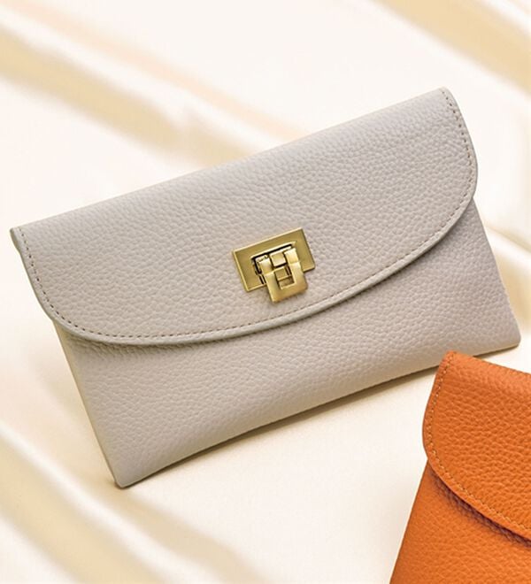 「牛革シュリンクおこし金具長財布（財布・パスケース）」｜グレージュ