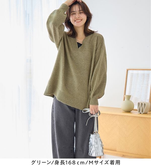 Viola e Viola（ヴィオラ エ ヴィオラ）の「【洗えるもちもち】首回りすっきり見せＶネックニット（ニット・セーター）」｜詳細画像