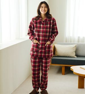 LAVIENNE（ラヴィエンヌ）の「【首元までぬくぬく】ソフトでかるぽかフリースハイネックパジャマ（パジャマ・ルームウェア）」｜ブラウンチェック