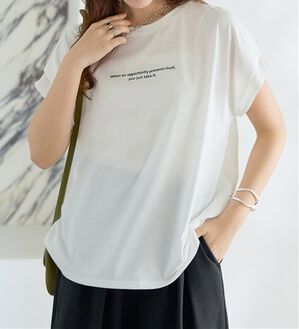 Viola e Viola（ヴィオラ エ ヴィオラ）の「脱普通！すっきり見え大人の上品Ｔシャツ（Tシャツ）」｜ホワイトミニロゴ