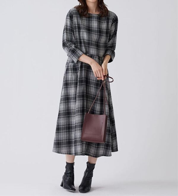 BELLUNA（ベルーナ）の「ゆったりギャザーポケット付ワンピース（その他ワンピース）」｜詳細画像