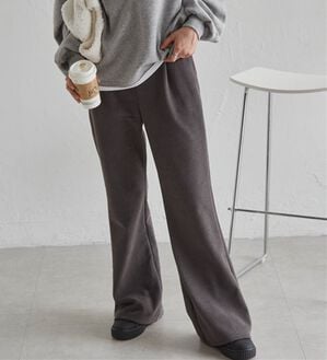 RANAN（ラナン）の「あったか裏ベロアニットコールフレアパンツ（フルレングスパンツ）」｜グレー