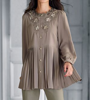 BELLUNA（ベルーナ）の「ぷっくりお花切替プリーツチュニック（チュニック）」｜ローズグレー