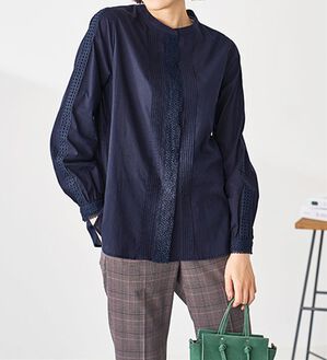 BELLUNA（ベルーナ）の「綿１００％レース×ピンタックデザインブラウス（ブラウス）」｜ネイビー