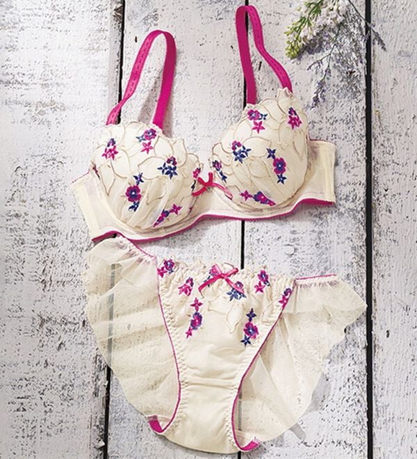 YU'NOW（ユナウ）の「プチプラブラ＆ショーツセット（ブラジャー＆ショーツセット）」｜アイボリー系線描き風レース