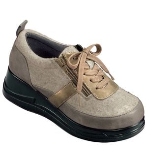 BELLUNA（ベルーナ）の「４Ｅウール調ヒールアップシューズ（スニーカー）」｜ベージュ