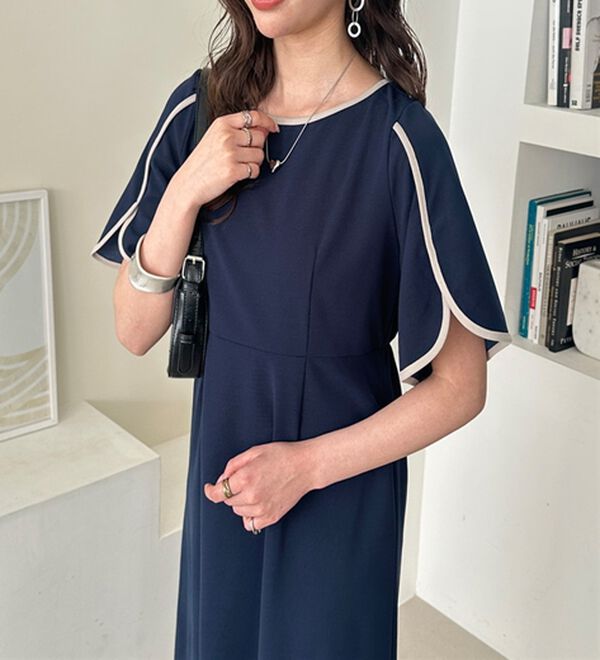 GeeRA（ジーラ）の「スリット入りフレアースリーブワンピース（その他ワンピース）」｜詳細画像